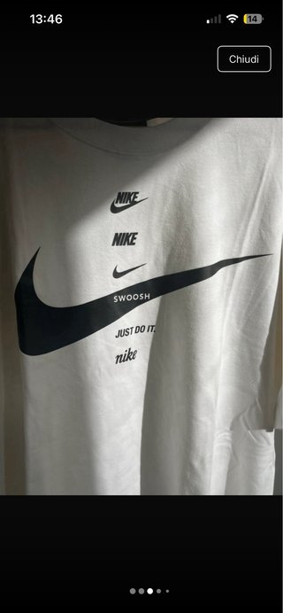 T-shirt Nike bianca con logo