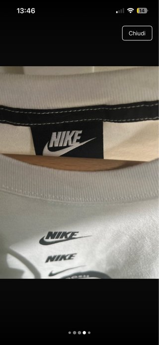 T-shirt Nike bianca con logo
