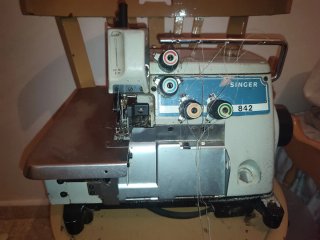 Remalladora Singer 4 hilos 842