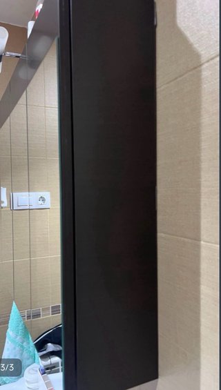 Mueble Camerino de baño con espejo y lámpara.