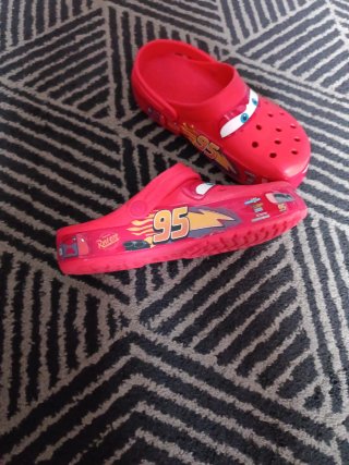 Crocs Rayo McQueen Rojas Talla 38