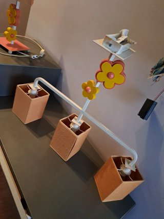 Lámpara infantil con flores