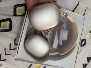 Cascos AirPods Max Dorados