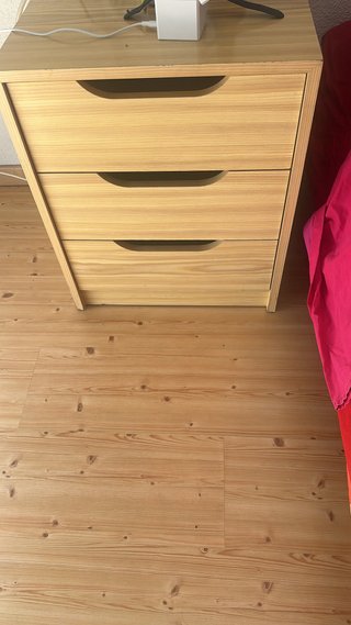 Cómoda de madera con 3 cajones