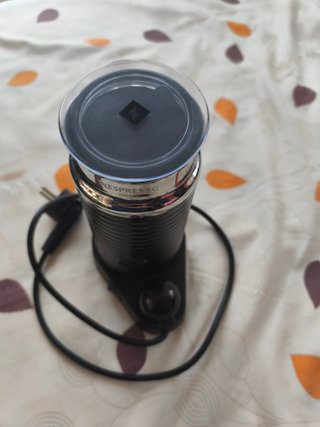 Cafetera Nespresso Inissia Negra + Aeroccino