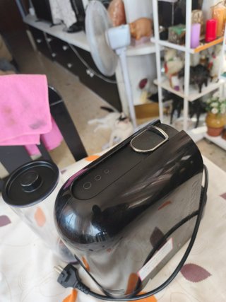 Cafetera Nespresso Inissia Negra + Aeroccino