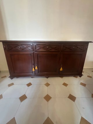 Mesa de comedor ovalada y sillas