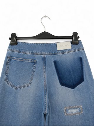 Pantalones vaqueros flare con bordado