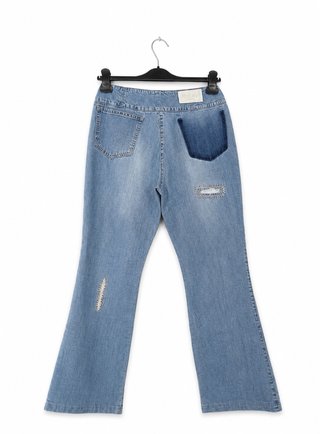 Pantalones vaqueros flare con bordado