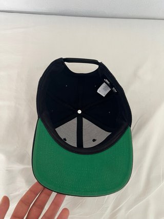 Gorra Nike Negra con Logo Blanco