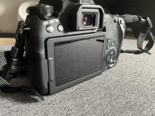 Canon 77D + Lentes 18-135mm y 50mm