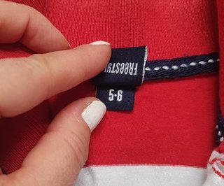 Polo rayas rojas y azul niño