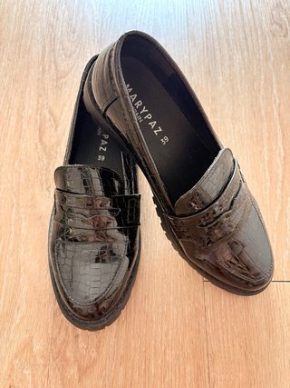 Zapatos Marypaz negros charol efecto cocodrilo