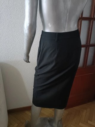 Falda tubo negra larga con bolsillos