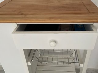 Carrito de cocina de madera con ruedas