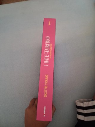 I hate fairyland desastre entero en español