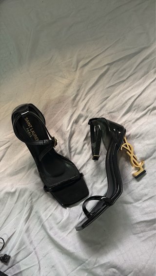 Tacones Yves Saint Laurent Negro y Dorado