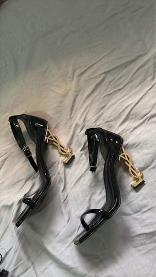 Tacones Yves Saint Laurent Negro y Dorado