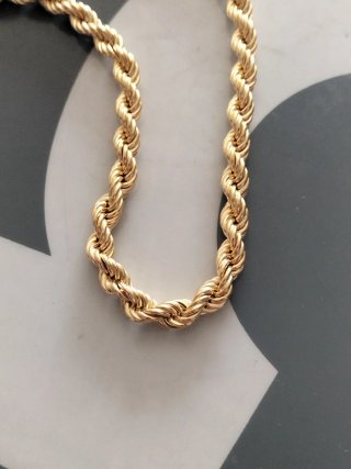 Collar de oro para hombre nuevo.
