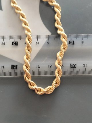 Collar de oro para hombre nuevo.