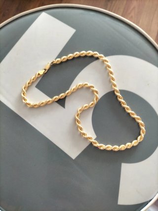 Collar de oro para hombre nuevo.