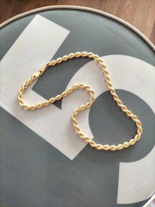 Collar de oro para hombre nuevo.