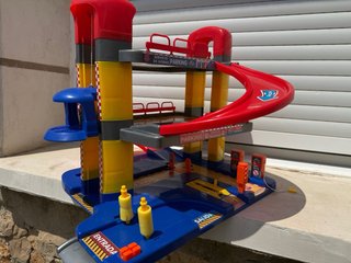 Garaje Juguettos para Coches Hot Wheels o similar