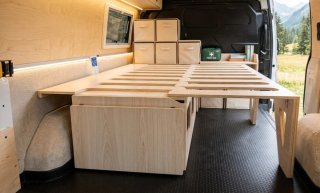Sofá cama extensible acceso frontal furgoneta camp