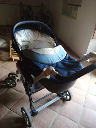 Silla de paseo azul para bebé