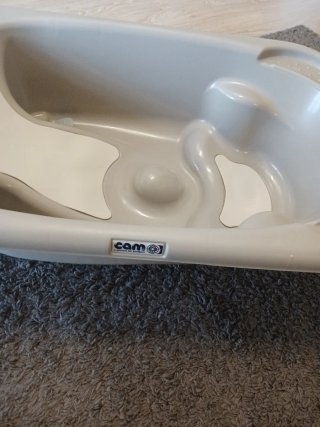 Bañera de bebé gris de la marca Cam.