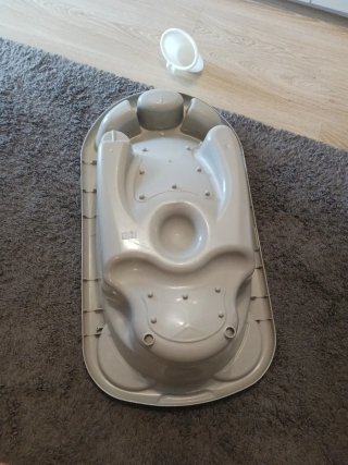 Bañera de bebé gris de la marca Cam.
