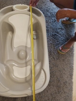 Bañera de bebé gris de la marca Cam.