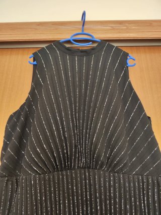 Vestido de fiesta negro y rosa