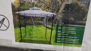Pérgola metálica exterior.