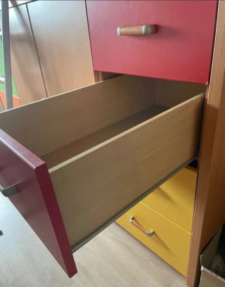 Cama alta infantil con cajones y armario