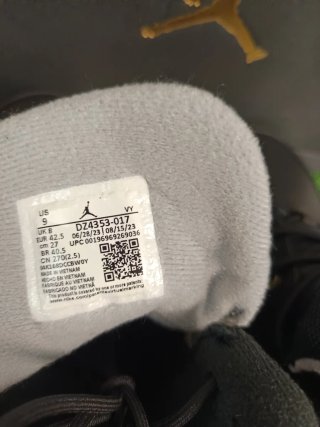 Zapatillas Jordan Max Aura 5 Negras y Doradas