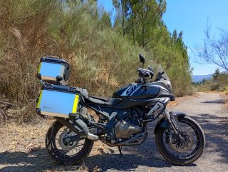QJ Motor Adventure Negra/Plateada
