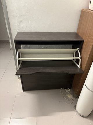 Zapatero de madera y plástico
