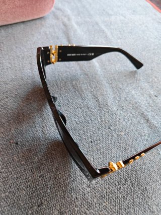 Occhiali da sole Miu Miu neri e oro