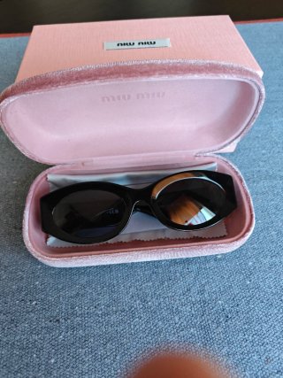 Occhiali da sole Miu Miu neri e oro