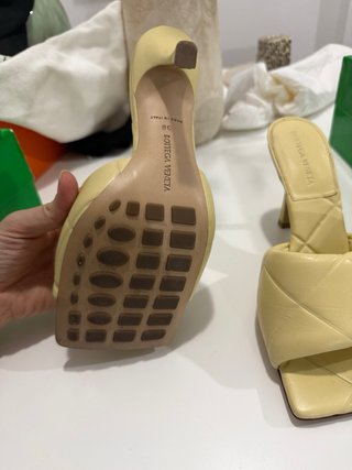 Sandalias Bottega Veneta Beige/Amarillo T.39