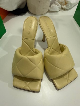 Sandalias Bottega Veneta Beige/Amarillo T.39