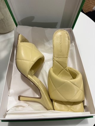 Sandalias Bottega Veneta Beige/Amarillo T.39