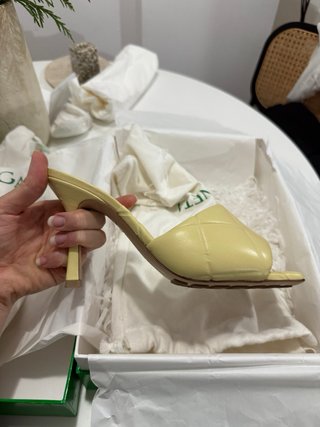 Sandalias Bottega Veneta Beige/Amarillo T.39