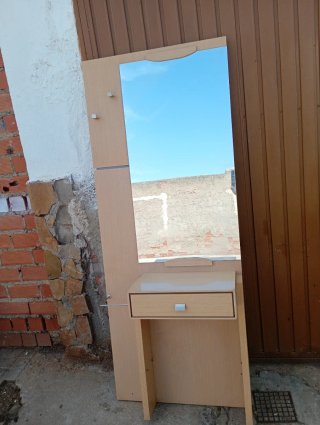 Tocador con espejo y cajón