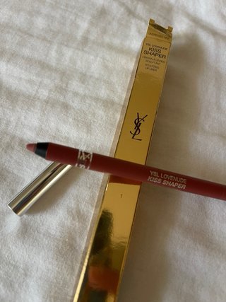 Dúo YSL: Labial y Perfilador LOVENUDE