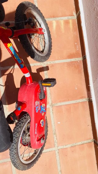 Bicicleta infantil roja Decathlon