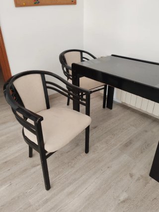 Mesa de comedor cristal y 3 sillas 1'10 largo 64 a