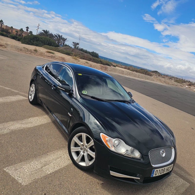 Jaguar XF 2011 - foto 1