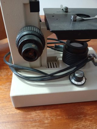 Microscopio vintage SELOPT, fabricado en Corea.